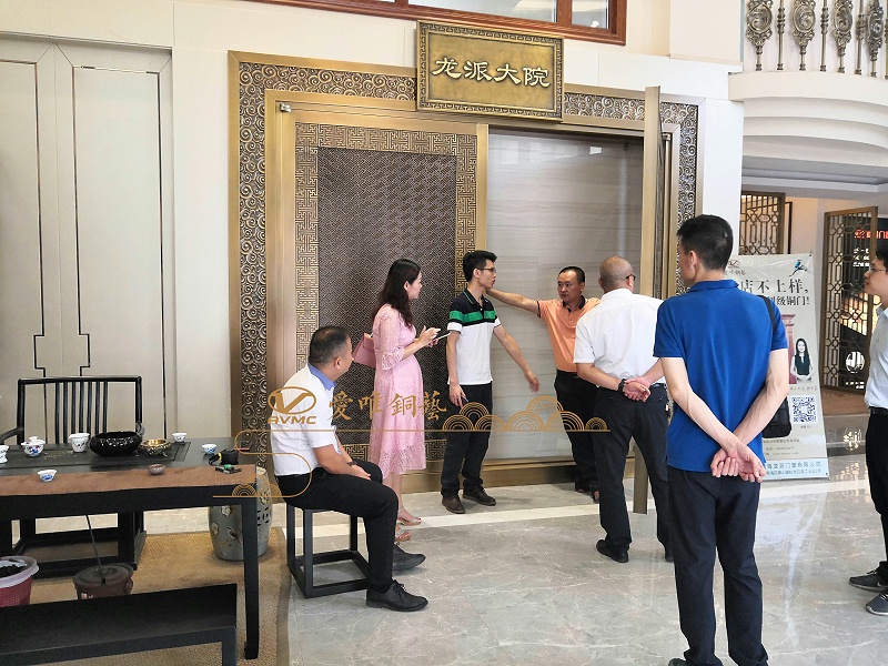 銅門廠家愛唯銅藝